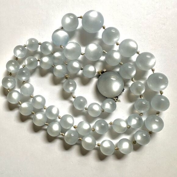 Light blue moonglow vintage necklace - Picture 2 of 11